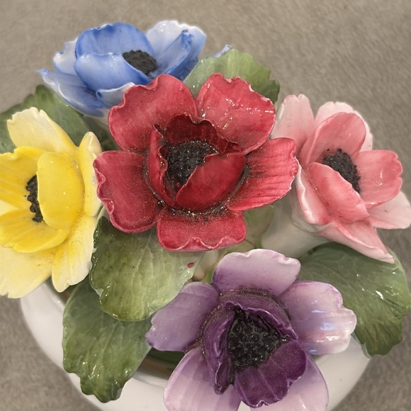 Aynsley Flower Bouquet Figurine Hand Modelled Fine Bone China ~Beautiful - Picture 7 of 8